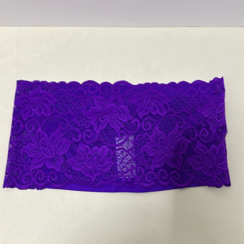 Yahada Lace Front Bandeau Size small to Large New
92% Nylon/ 8% Spandex